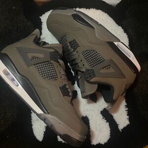 Jordan 4 ‘Cave Stone’ - size 7